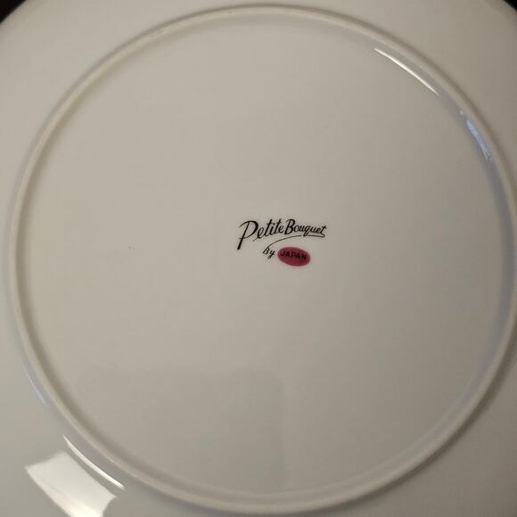 Salad Plate Boutonniere by Sango 7.5 " Tiny Rose Buds In Center, Coupe Shape (2) - Picture 3 of 3